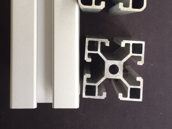 工業(yè)鋁型材可以做成彩色的嗎？