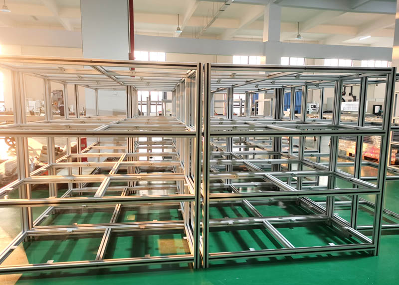 工業鋁型材加工現場